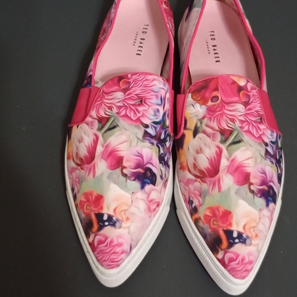 Ted Baker Women's Size 10 Thfia Pink Floral Pointy Toe Sneakers - Picture 1 of 5